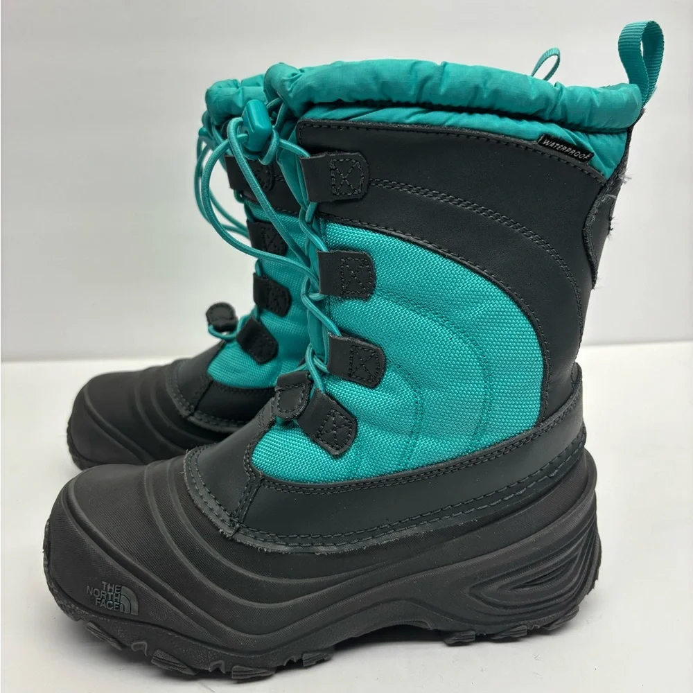 The North Face Teal and Black Waterproof Winter Boots, SZ 3 little boy, box 33